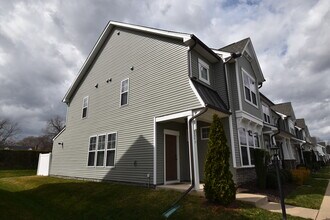 8043 Rutland Village Dr in Mechanicsville, VA - Building Photo - Building Photo