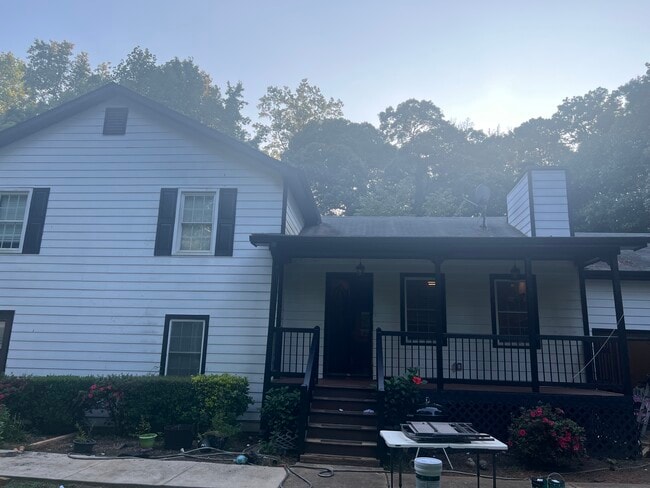 property at 858 Georgetown Dr