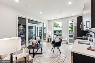 6910 Ridge Ave, Unit 209 in Philadelphia, PA - Foto de edificio - Building Photo