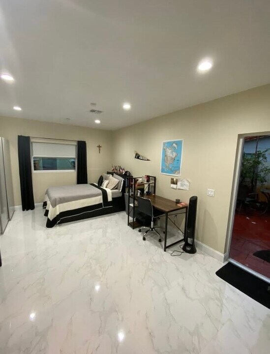 1715 SW 102nd Ct, Unit 1 in Miami, FL - Building Photo