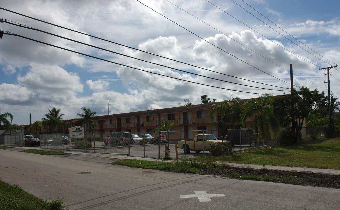 Madison Apartments in Hollywood, FL - Building Photo