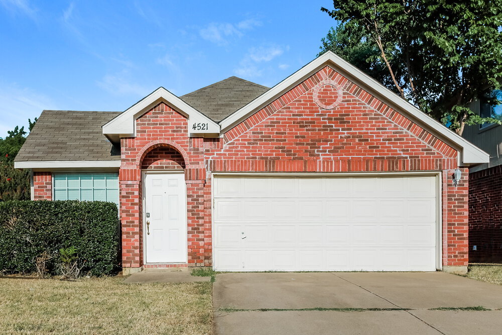 4521 Sandera Ln in Flower Mound, TX - Foto de edificio