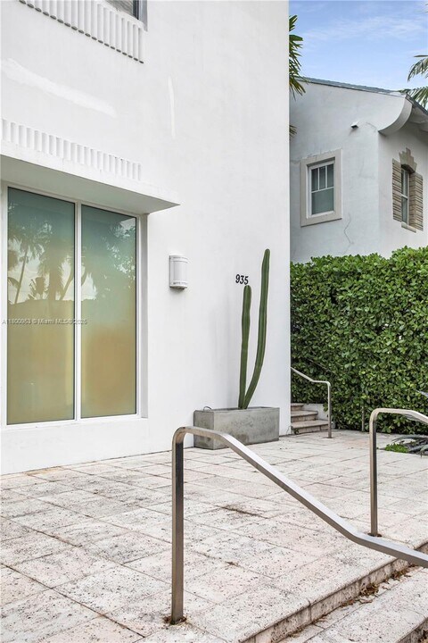 935 Euclid Ave in Miami Beach, FL - Building Photo