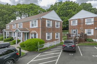 Sunnyridge Condominiums in Fairfield, CT - Building Photo - Building Photo