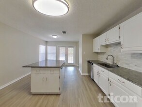 6934 Sunshine Tree Dr in San Antonio, TX - Building Photo - Building Photo