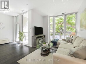 32 Bruyeres Mews in Toronto, ON - Building Photo - Building Photo