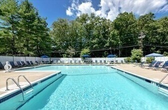 9 Village Way in Natick, MA - Building Photo - Building Photo