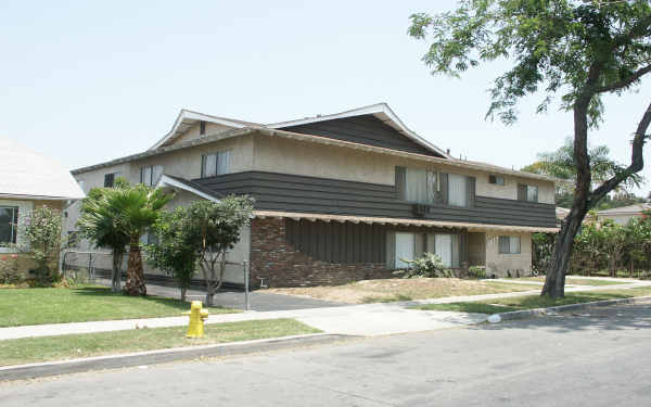 6617 72nd St in Paramount, CA - Foto de edificio