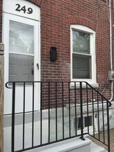 249 Grand St in Trenton, NJ - Building Photo - Building Photo