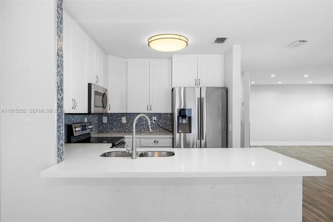 20900 Leeward Ct in Miami, FL - Building Photo - Building Photo