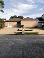10310 Chevy Chase Dr in Houston, TX - Building Photo