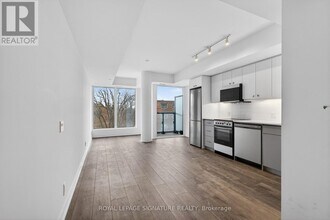 2 Manderley Dr in Toronto, ON - Building Photo - Building Photo