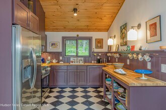 19 Bakertown Rd in Accord, NY - Building Photo - Building Photo