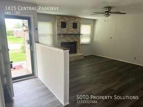 1615 Central Pkwy in Florissant, MO - Building Photo - Building Photo