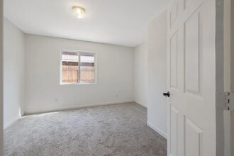 3225 N Mendonca St in Visalia, CA - Building Photo - Building Photo