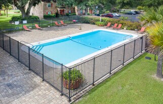 Eastwood Oaks Apartments