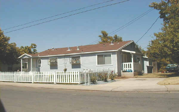 125 East St in Roseville, CA - Foto de edificio