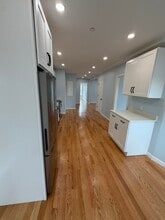 57 Oak Island St in Revere, MA - Foto de edificio - Building Photo