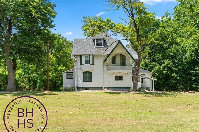 property at 727 W Beaver St