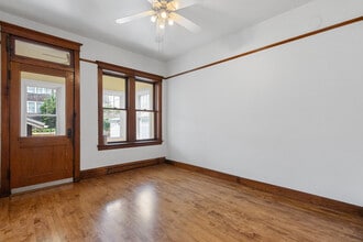 928 W 32nd St in Chicago, IL - Building Photo - Building Photo