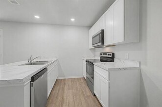 213 Arbor Ct in Granbury, TX - Building Photo - Building Photo