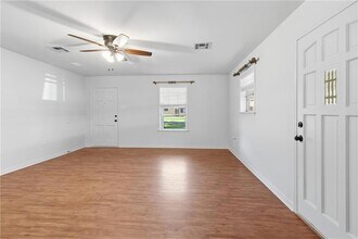 426 Pine St in Norco, LA - Foto de edificio - Building Photo