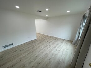 8900 Lanier Way in Sacramento, CA - Building Photo - Building Photo