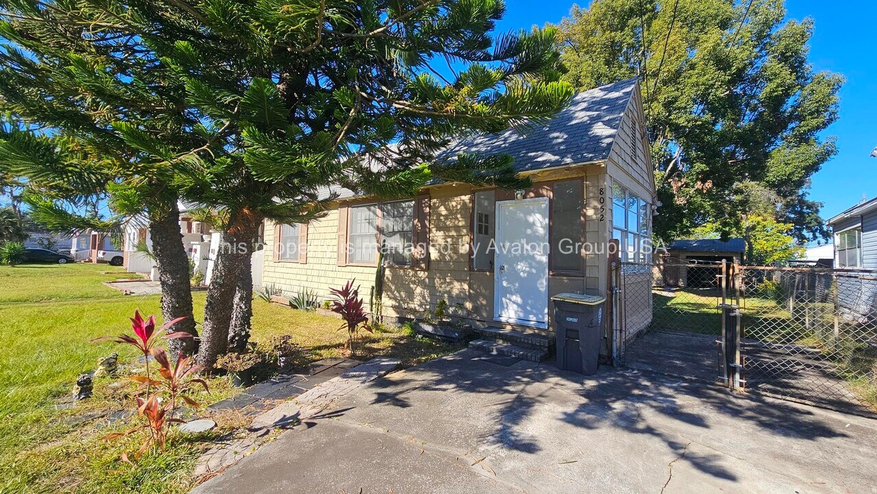 8052 Hawthorne St in Jacksonville, FL - Building Photo