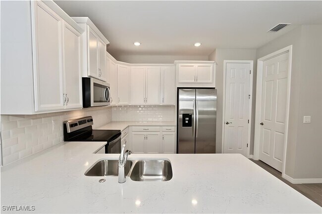 1264 Enbrook Lp in Naples, FL - Building Photo - Building Photo