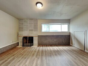 33817 35th Pl SW in Federal Way, WA - Foto de edificio - Building Photo