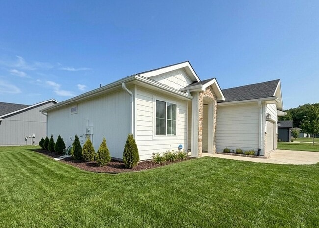 4916 Plumthicket Dr in Manhattan, KS - Building Photo - Building Photo