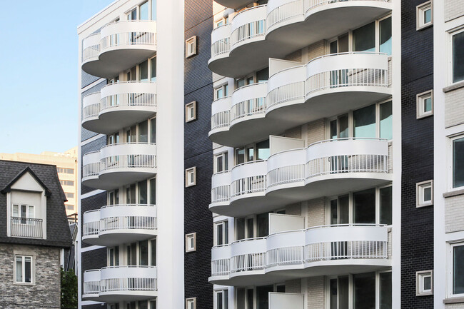 Farewell Apartments in Toronto, ON - Building Photo - Building Photo