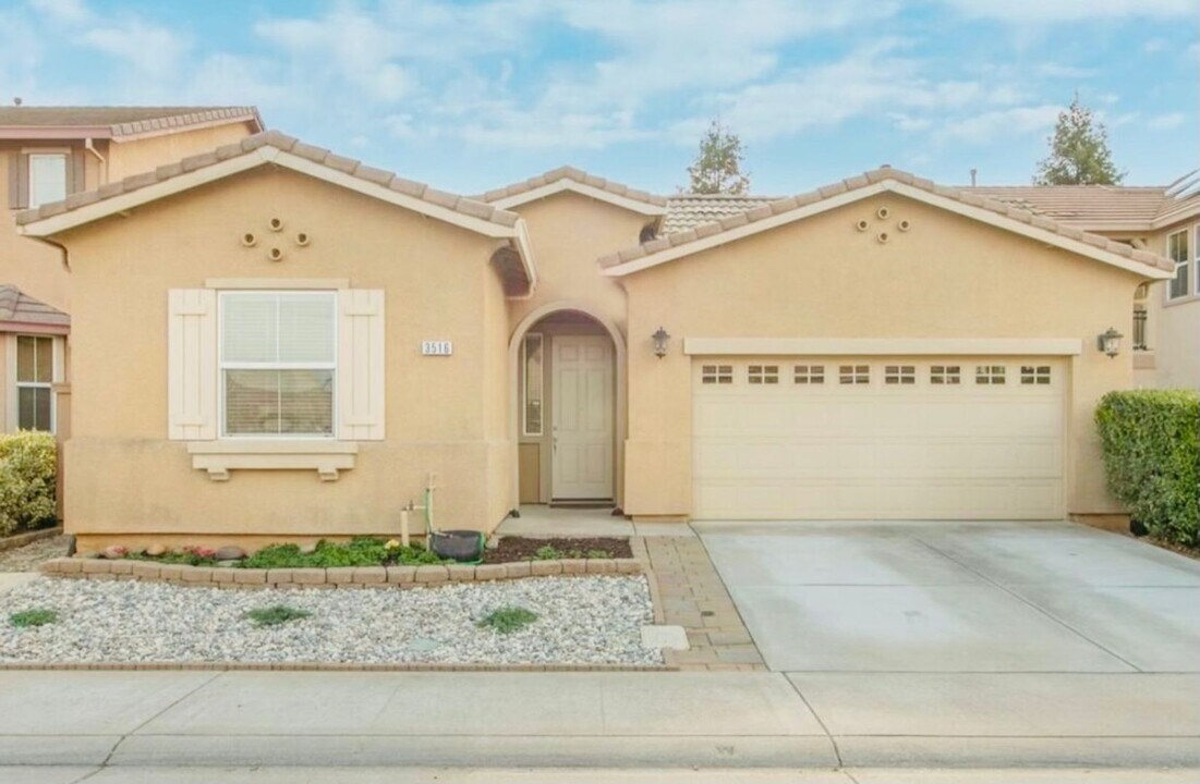 3516 Husch Way in Gold River, CA - Building Photo