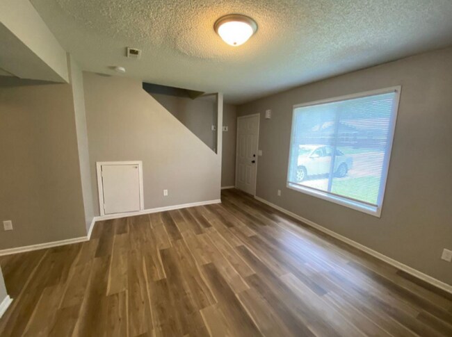 1601 Pleasant View Dr, Unit 1601 E Pleasant View Drive in Des Moines, IA - Building Photo - Building Photo
