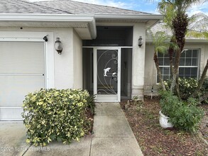 2921 Stratford Pointe Dr in West Melbourne, FL - Building Photo - Building Photo