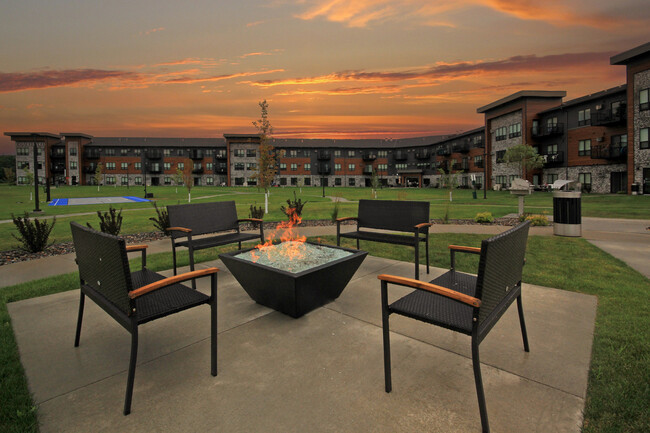 Courtyard Apartments in Zimmerman, MN - Foto de edificio - Building Photo