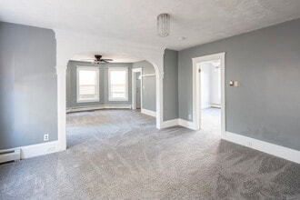 879 Newport Ave, Unit 879 in Pawtucket, RI - Building Photo - Building Photo