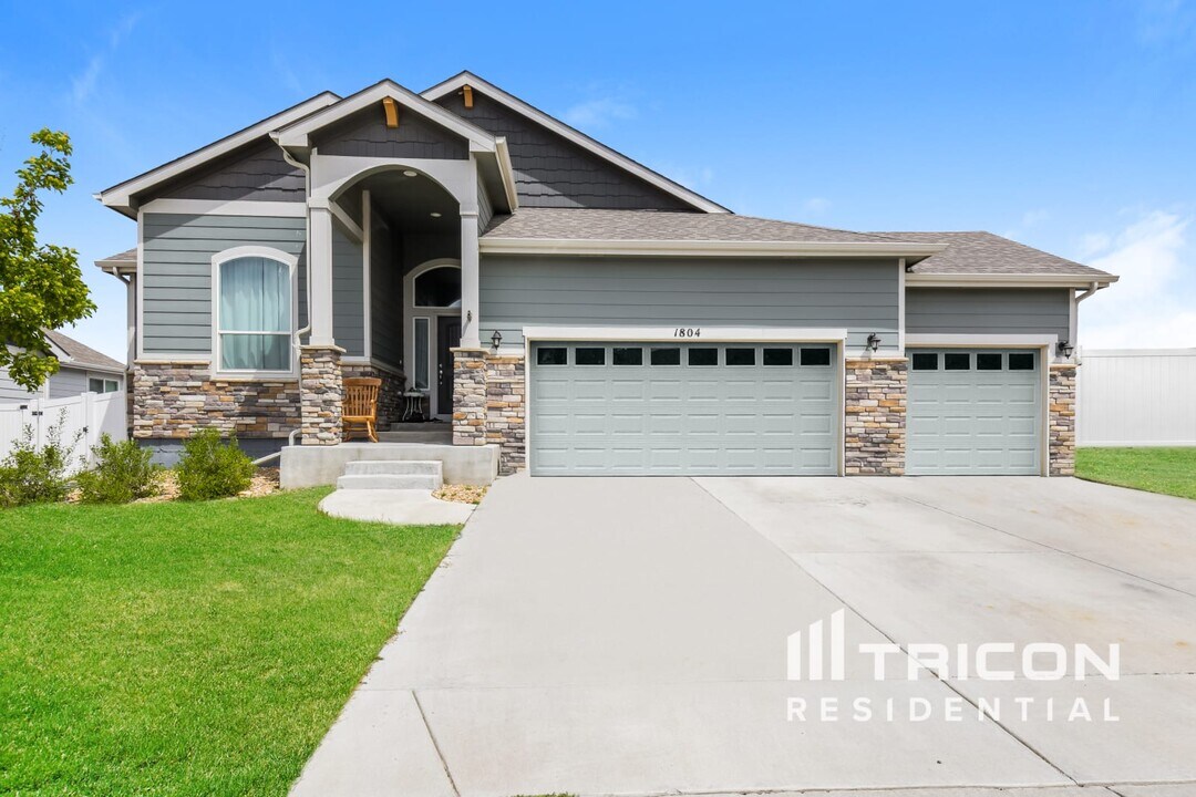 1804 Ruddlesway Dr in Windsor, CO - Building Photo