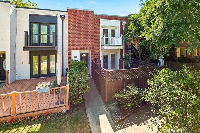 property at 865 Wilshire Blvd