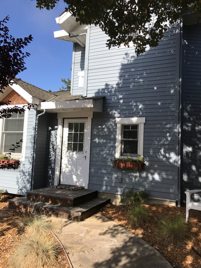 921 Western Dr, Unit A