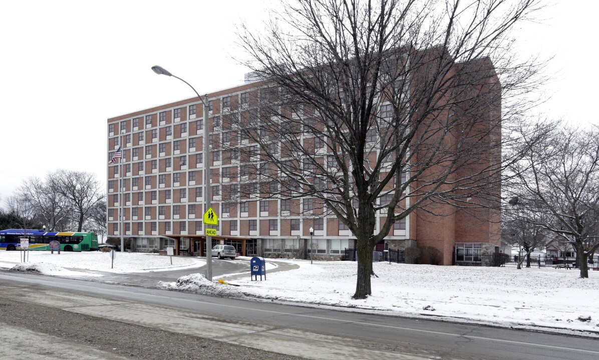 Holton Terrace in Milwaukee, WI - Foto de edificio