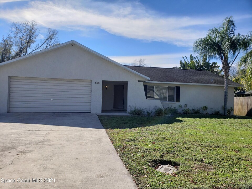 665 Venetian Way in Merritt Island, FL - Building Photo