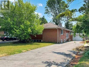 17 Dobbin Rd in Toronto, ON - Building Photo - Building Photo