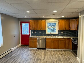 100 Nesbitt St in Larksville, PA - Foto de edificio - Building Photo