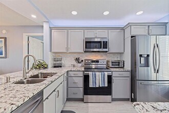 6365 Bahia Del Mar Blvd S, Unit 212 in St. Petersburg, FL - Foto de edificio - Building Photo