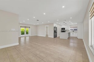 13231 SW 86th St in Miami, FL - Building Photo