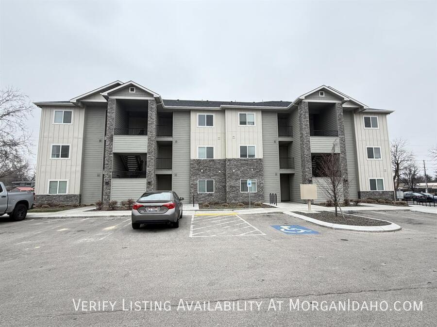 10222 W Ustick Rd in Boise, ID - Building Photo