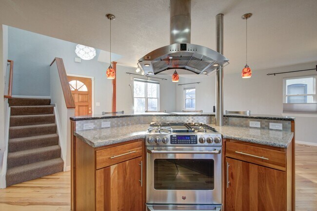 1605 17th St in Boulder, CO - Building Photo - Building Photo