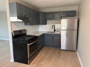 3240 Heatherton Dr in Davenport, IA - Building Photo - Building Photo