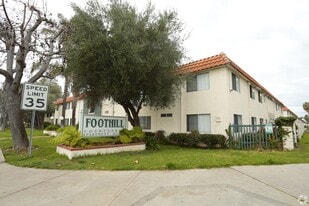 Foothill Courtyards in Vista, CA - Building Photo
